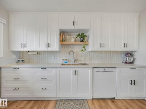 10540 55 Avenue, Edmonton, AB - Indoor Photo Showing Kitchen