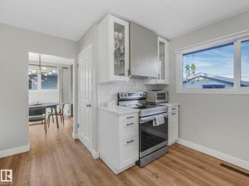 10540 55 Avenue, Edmonton, AB - Indoor Photo Showing Kitchen