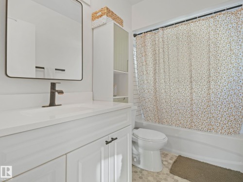 10540 55 Avenue, Edmonton, AB - Indoor Photo Showing Bathroom