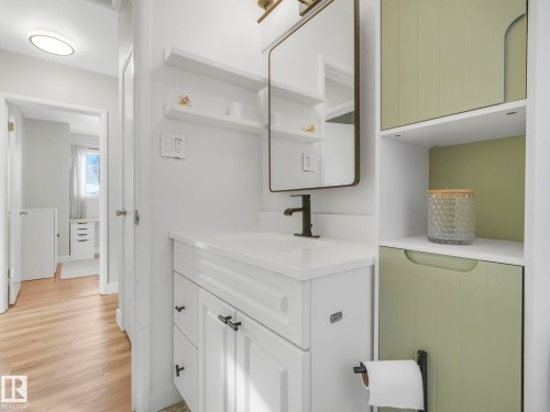 10540 55 Avenue, Edmonton, AB - Indoor