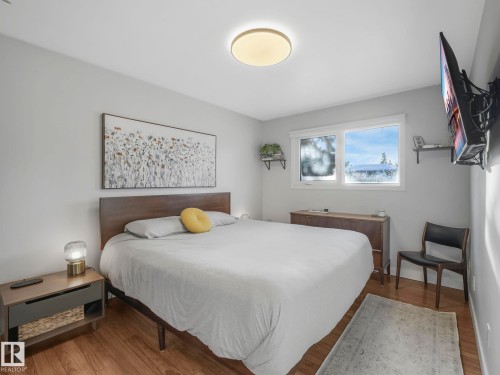 10540 55 Avenue, Edmonton, AB - Indoor Photo Showing Bedroom