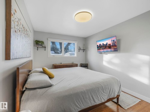 10540 55 Avenue, Edmonton, AB - Indoor Photo Showing Bedroom