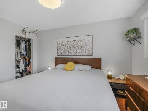 10540 55 Avenue, Edmonton, AB - Indoor Photo Showing Bedroom