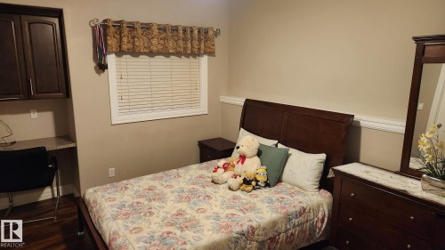 1715 69 Street, Edmonton, AB - Indoor Photo Showing Bedroom