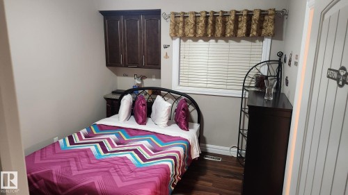 1715 69 Street, Edmonton, AB - Indoor Photo Showing Bedroom