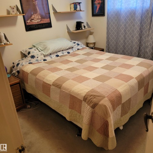 11212 134 Avenue, Edmonton, AB - Indoor Photo Showing Bedroom