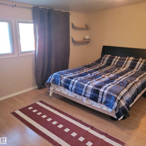11212 134 Avenue, Edmonton, AB - Indoor Photo Showing Bedroom