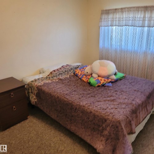11212 134 Avenue, Edmonton, AB - Indoor Photo Showing Bedroom