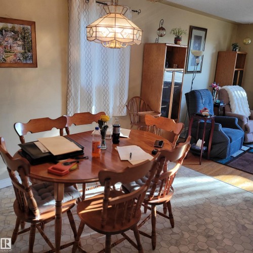 11212 134 Avenue, Edmonton, AB - Indoor Photo Showing Dining Room
