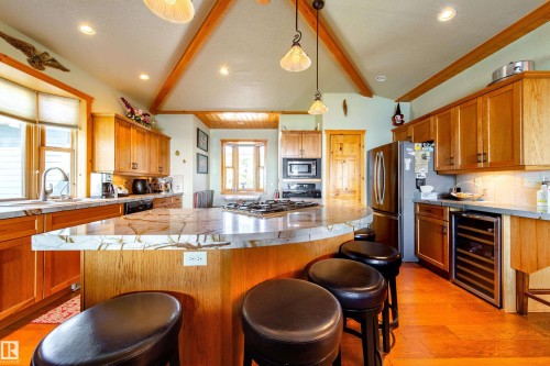 103 Argentia Beach, Rural Wetaskiwin County, AB - Indoor Photo Showing Kitchen