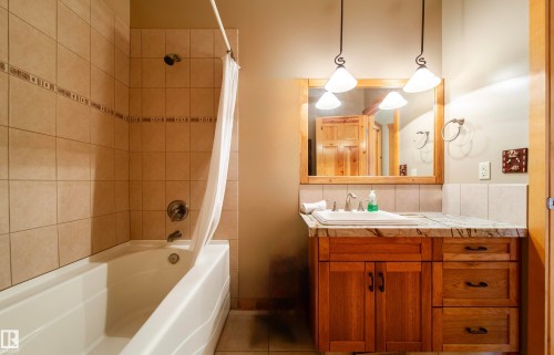 103 Argentia Beach, Rural Wetaskiwin County, AB - Indoor Photo Showing Bathroom