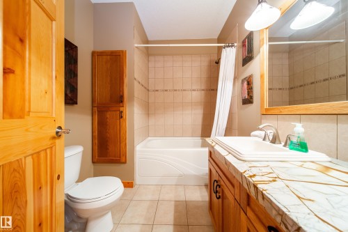 103 Argentia Beach, Rural Wetaskiwin County, AB - Indoor Photo Showing Bathroom
