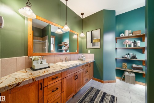 103 Argentia Beach, Rural Wetaskiwin County, AB - Indoor Photo Showing Bathroom