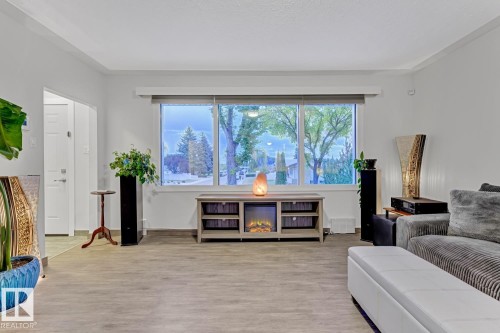 10636 79 Street Nw, Edmonton, AB - Indoor Photo Showing Living Room