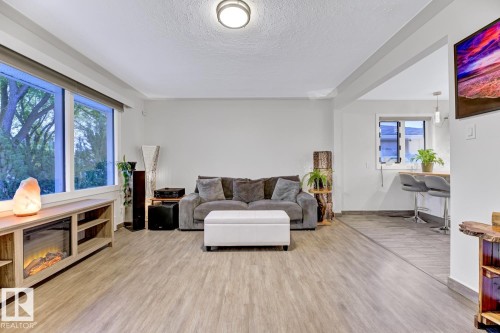 10636 79 Street Nw, Edmonton, AB - Indoor Photo Showing Living Room