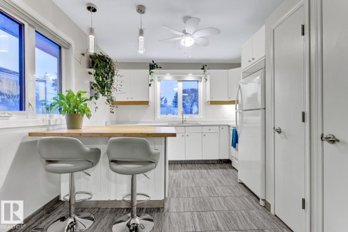 10636 79 Street Nw, Edmonton, AB - Indoor