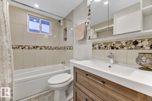 10636 79 Street Nw, Edmonton, AB - Indoor Photo Showing Bathroom