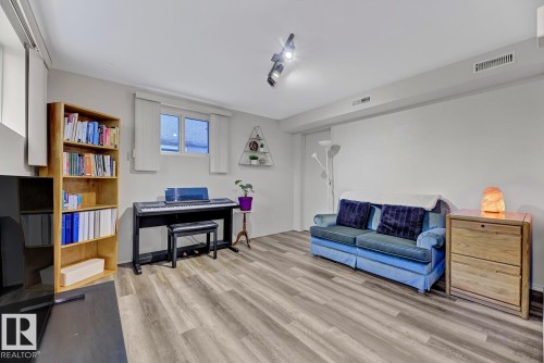 10636 79 Street Nw, Edmonton, AB - Indoor