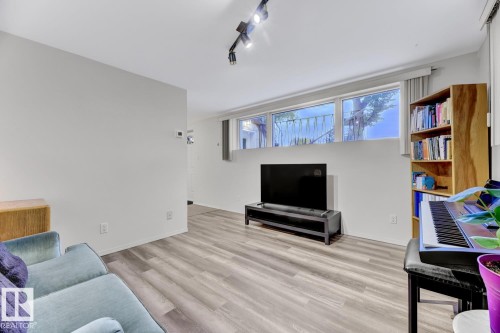 10636 79 Street Nw, Edmonton, AB - Indoor Photo Showing Other Room