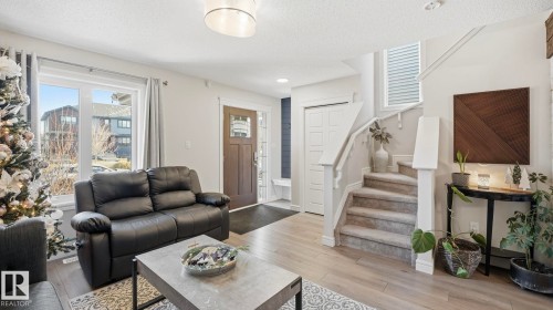 27 Tonewood Boulevard, Spruce Grove, AB - Indoor Photo Showing Living Room