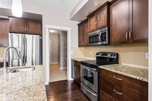 3952 Claxton Loop, Edmonton, AB - Indoor Photo Showing Kitchen With Stainless Steel Kitchen With Double Sink With Upgraded Kitchen
