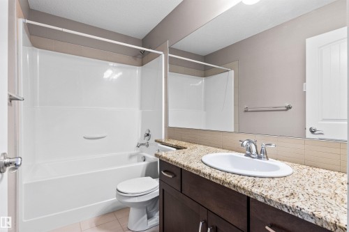 3952 Claxton Loop, Edmonton, AB - Indoor Photo Showing Bathroom
