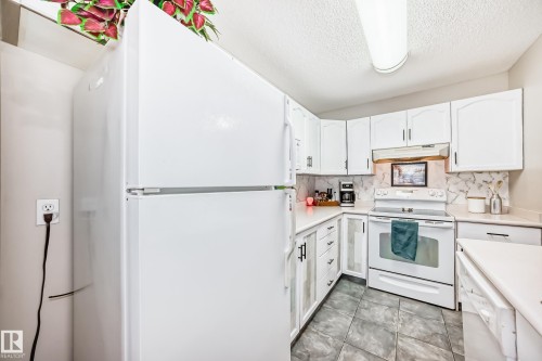 121 Bulyea Road, Edmonton, AB - Indoor Photo Showing Kitchen