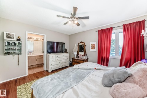 121 Bulyea Road, Edmonton, AB - Indoor Photo Showing Bedroom