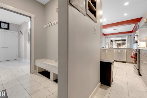 811 35 Avenue, Edmonton, AB - Indoor