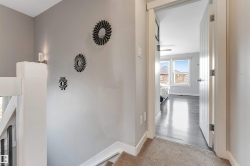 811 35 Avenue, Edmonton, AB - Indoor Photo Showing Other Room