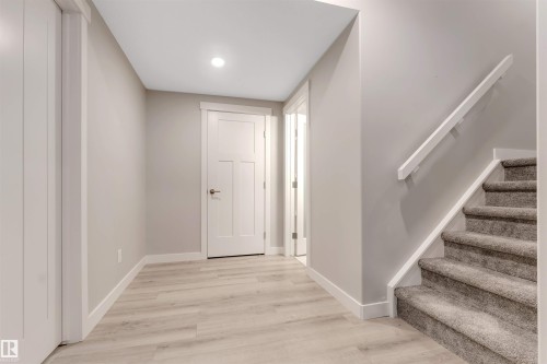 811 35 Avenue, Edmonton, AB - Indoor Photo Showing Other Room