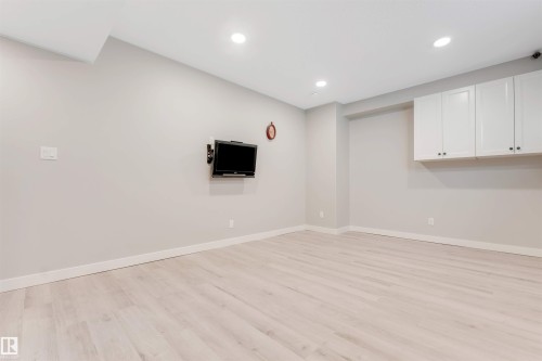 811 35 Avenue, Edmonton, AB - Indoor Photo Showing Other Room