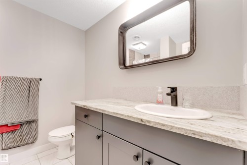 811 35 Avenue, Edmonton, AB - Indoor Photo Showing Bathroom
