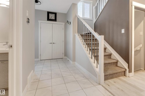 811 35 Avenue, Edmonton, AB - Indoor Photo Showing Other Room