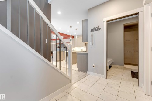 811 35 Avenue, Edmonton, AB - Indoor Photo Showing Other Room