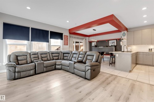 811 35 Avenue, Edmonton, AB - Indoor Photo Showing Living Room