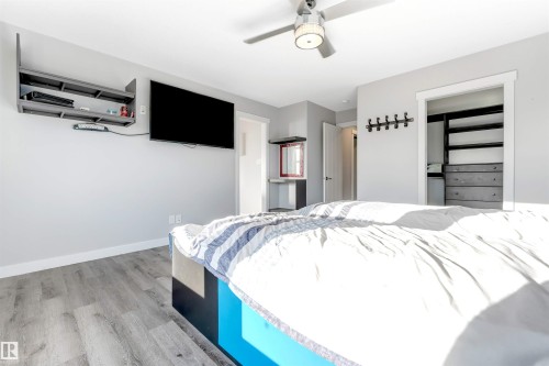 811 35 Avenue, Edmonton, AB - Indoor Photo Showing Bedroom
