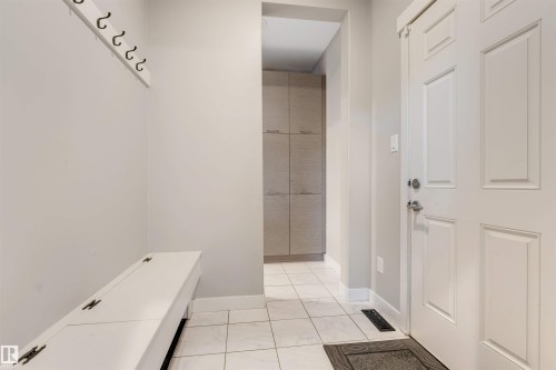 811 35 Avenue, Edmonton, AB - Indoor Photo Showing Other Room