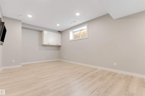 811 35 Avenue, Edmonton, AB - Indoor