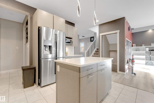 811 35 Avenue, Edmonton, AB - Indoor Photo Showing Kitchen