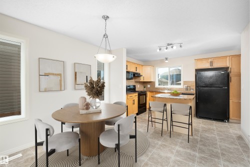 243 Southwick Way, Leduc, AB - Indoor Photo Showing Dining Room