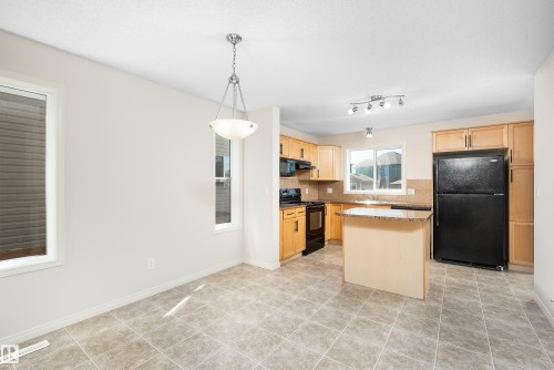 243 Southwick Way, Leduc, AB - Indoor Photo Showing Kitchen