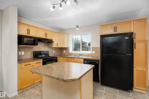 243 Southwick Way, Leduc, AB - Indoor Photo Showing Kitchen With Double Sink