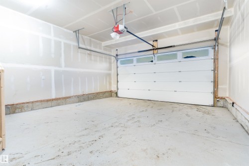 8 Axelwood Crescent, Spruce Grove, AB - Indoor Photo Showing Garage