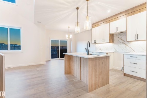 8 Axelwood Crescent, Spruce Grove, AB - Indoor Photo Showing Kitchen With Upgraded Kitchen