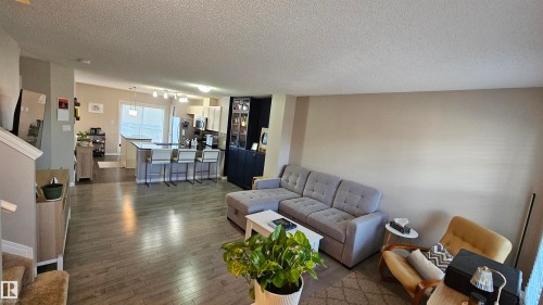 585 Orchards Boulevard, Edmonton, AB - Indoor Photo Showing Living Room