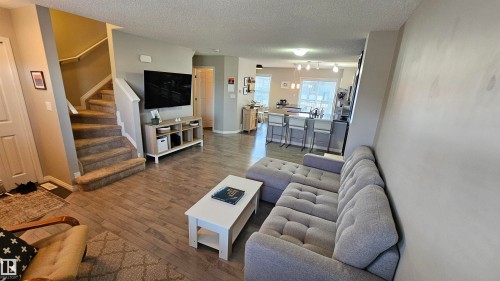 585 Orchards Boulevard, Edmonton, AB - Indoor Photo Showing Living Room