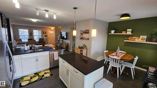 585 Orchards Boulevard, Edmonton, AB - Indoor Photo Showing Kitchen With Double Sink
