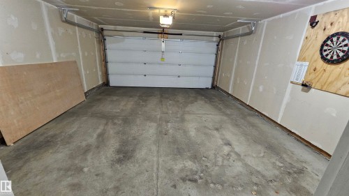585 Orchards Boulevard, Edmonton, AB - Indoor Photo Showing Garage
