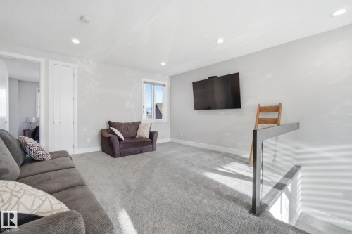 1333 Graydon Hill Way, Edmonton, AB - Indoor Photo Showing Living Room